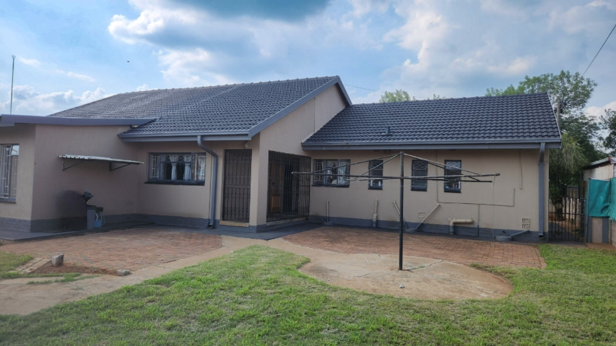 4 Bedroom Property for Sale in Stilfontein Ext 4 North West